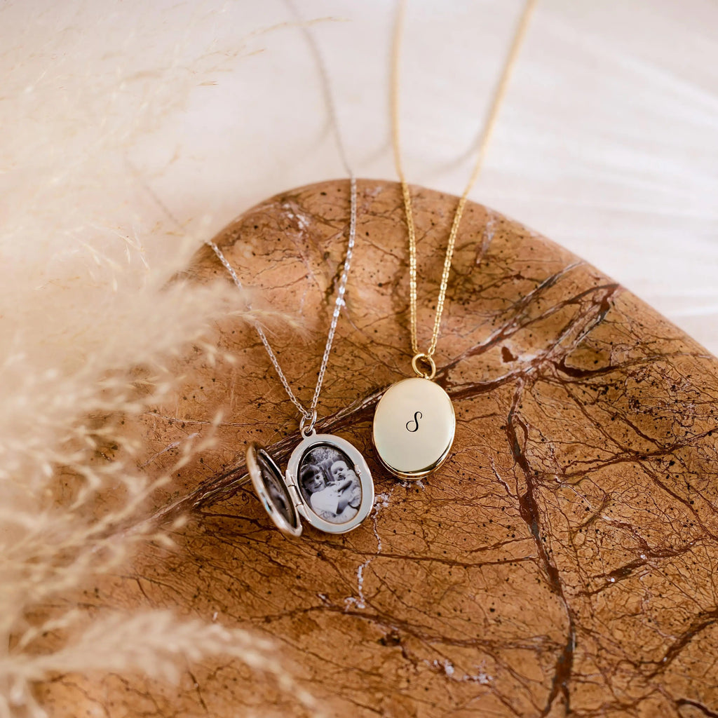 Personalized Oval Locket Necklace with Photo